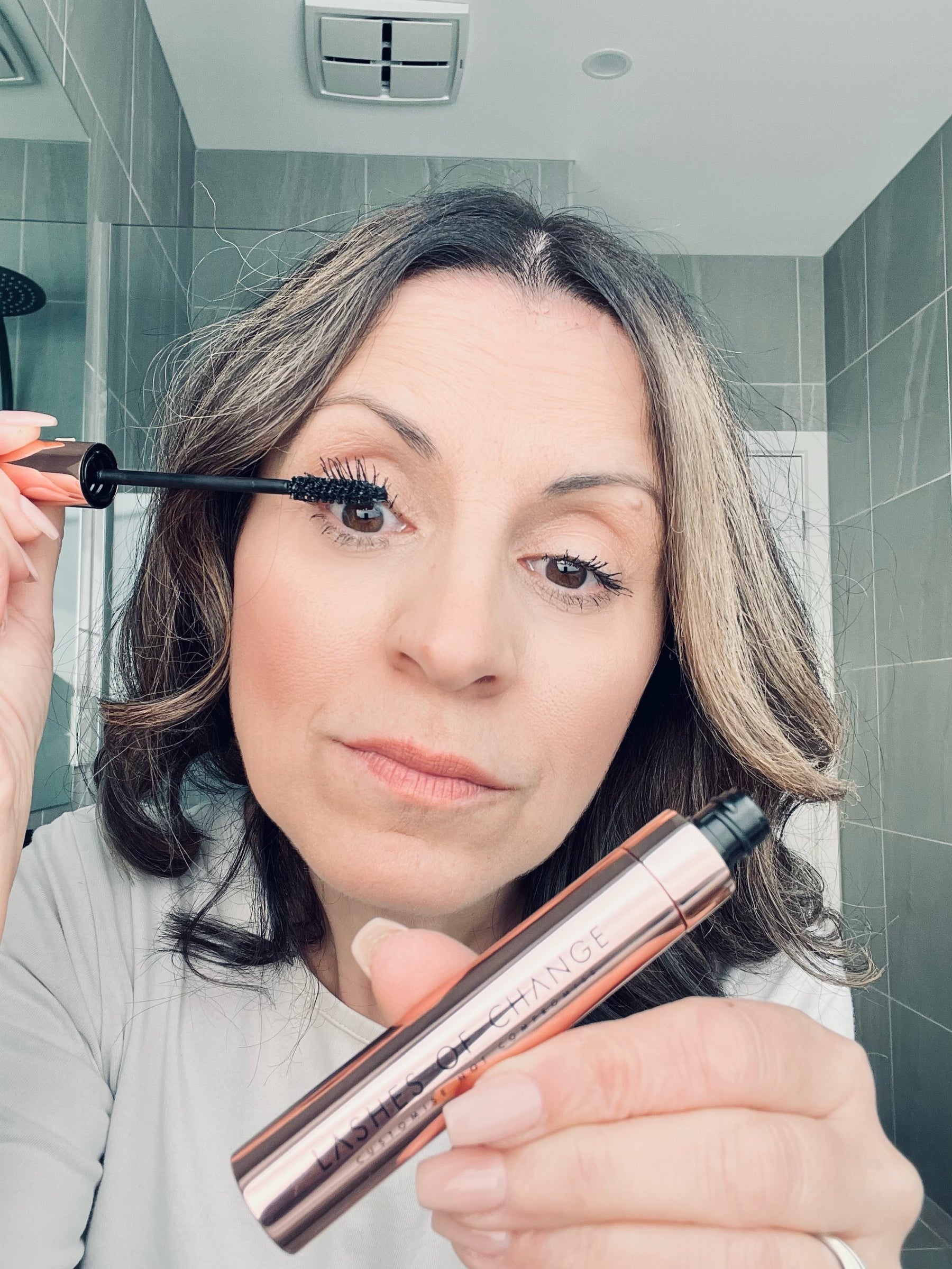 Diana is the most versatile mascara brush around. Suitable for all eye shapes, Diana will give great precision with her tapered end and help to add volume with 2 or more coats